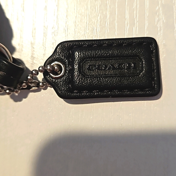 Coach black and silver Signature C wristlet with front pocket and hang tag - Picture 6 of 7